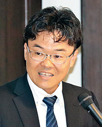 甲元信宏氏